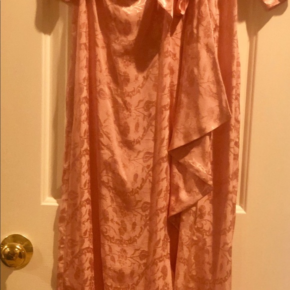 Dress, silk, key hole, tie in the front, high low. - Picture 6 of 7